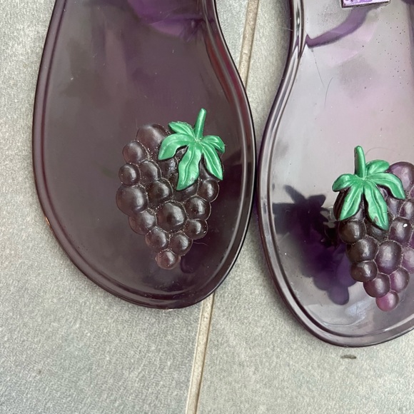 Katy Perry Geli Sandals! GRAPES! Size 8! Fruit salad for your feet! - Picture 3 of 4